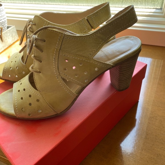 FIDJI lime designer leather sandal. Great shape. - Picture 3 of 4